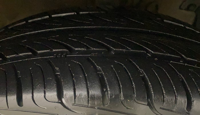 2017 Maruti Swift VDI ABS, Diesel, Manual, 1,08,722 km, Right Front Tyre Tread