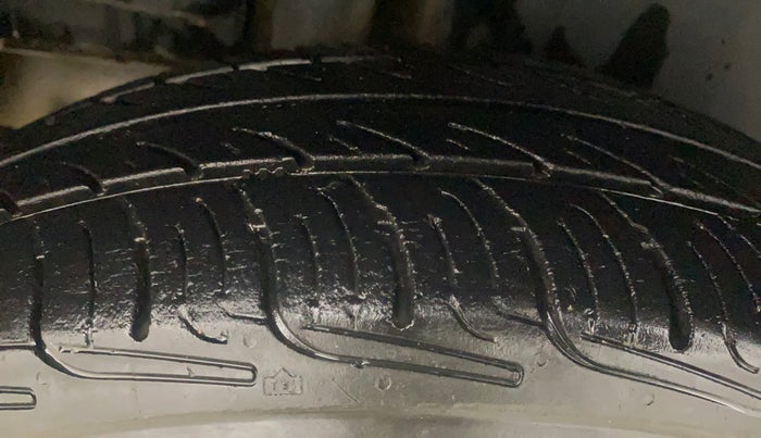 2017 Maruti Swift VDI ABS, Diesel, Manual, 1,08,722 km, Right Rear Tyre Tread