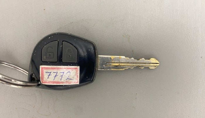 2017 Maruti Swift VDI ABS, Diesel, Manual, 1,08,722 km, Key Close Up