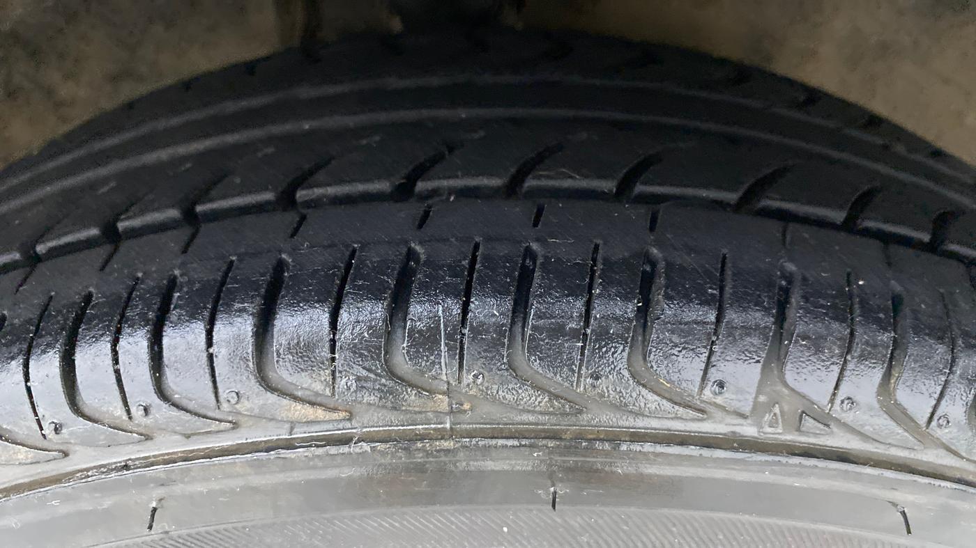 2017 Maruti Alto 800 LXI, Petrol, Manual, 19,616 km, Right Front Tyre Tread