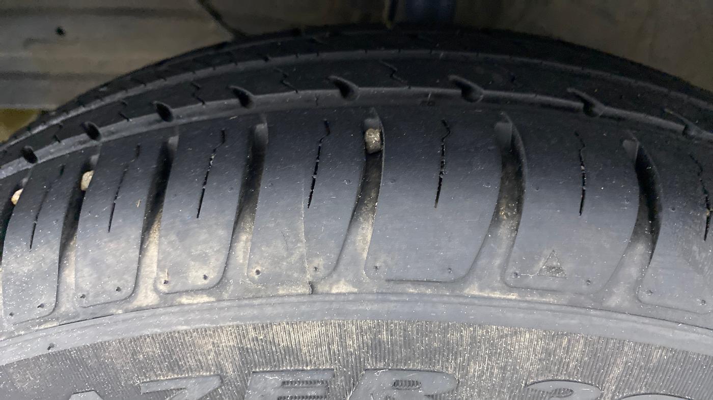 2019 Maruti Swift LXI, Petrol, Manual, 44,125 km, Left Front Tyre Tread