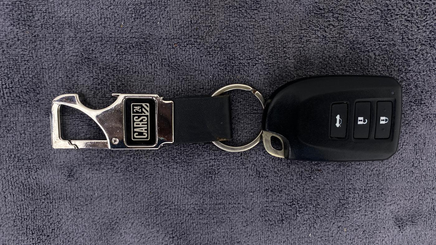 2018 Toyota YARIS V CVT, Petrol, Automatic, 47,767 km, Key Close Up
