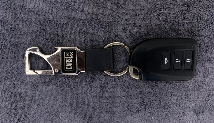 2018 Toyota YARIS V CVT, Petrol, Automatic, 47,767 km, Key Close Up