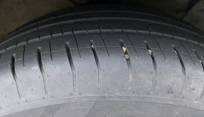 2016 Hyundai Creta 1.6 SX PLUS PETROL, Petrol, Manual, 64,243 km, Right Front Tyre Tread