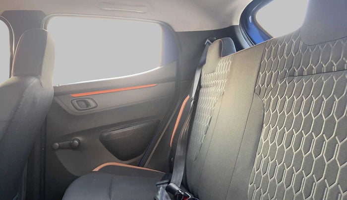 2018 Renault Kwid CLIMBER 1.0 AT, Petrol, Automatic, 20,727 km, Right Side Rear Door Cabin