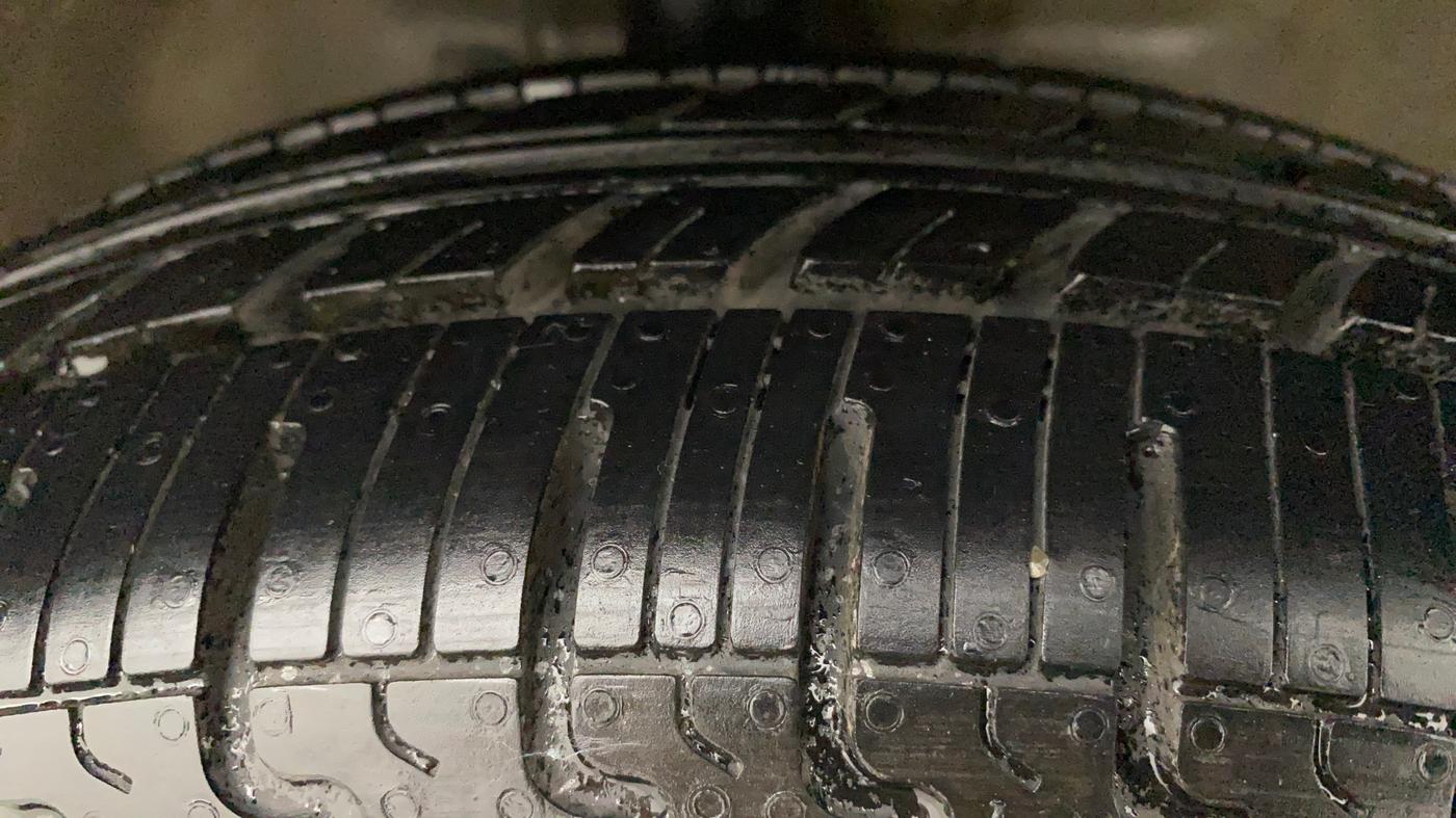 2016 Maruti Wagon R 1.0 VXI AMT, Petrol, Automatic, 85,941 km, Right Front Tyre Tread