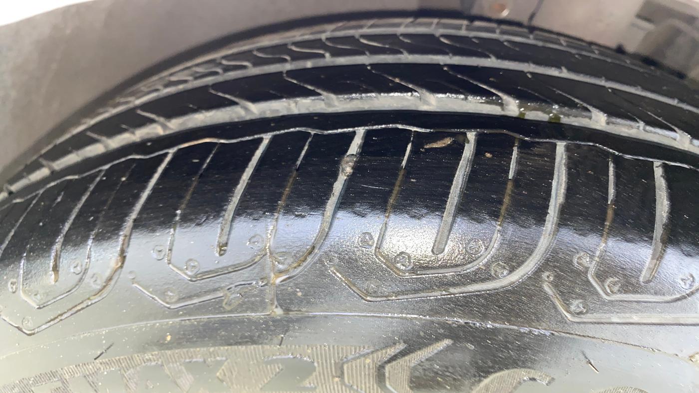 2014 Skoda Rapid 1.5 TDI CR ELEGANCE PLUS AT, Diesel, Automatic, 81,573 km, Left Front Tyre Tread