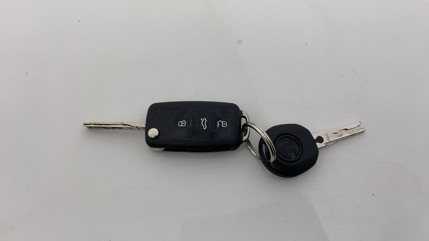 2014 Skoda Rapid 1.5 TDI CR ELEGANCE PLUS AT, Diesel, Automatic, 81,573 km, Key Close Up