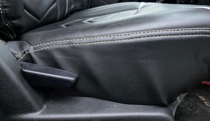 2019 Renault Duster RXS (O) CVT, Petrol, Automatic, 54,423 km, Driver Side Adjustment Panel