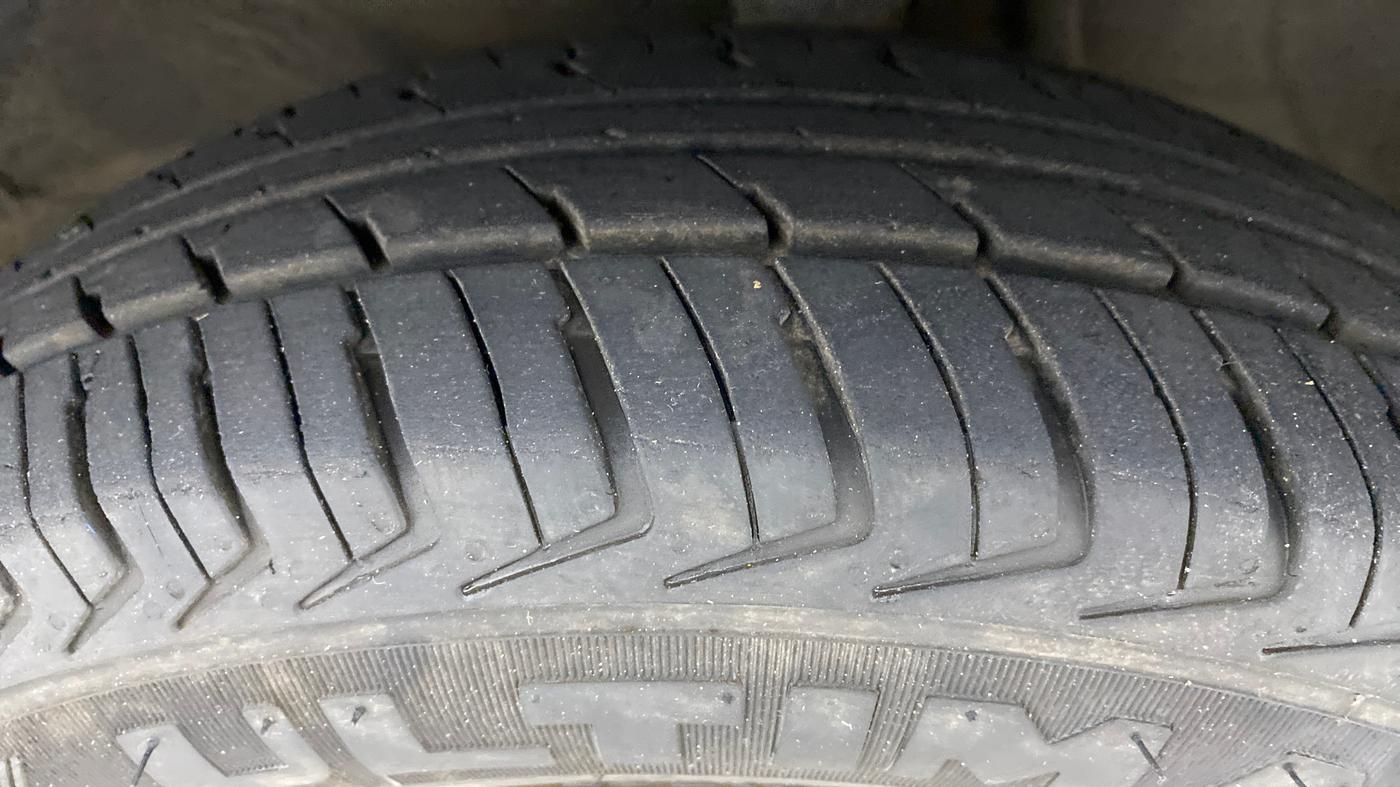 2012 Maruti Alto 800 LXI, Petrol, Manual, 43,345 km, Left Front Tyre Tread