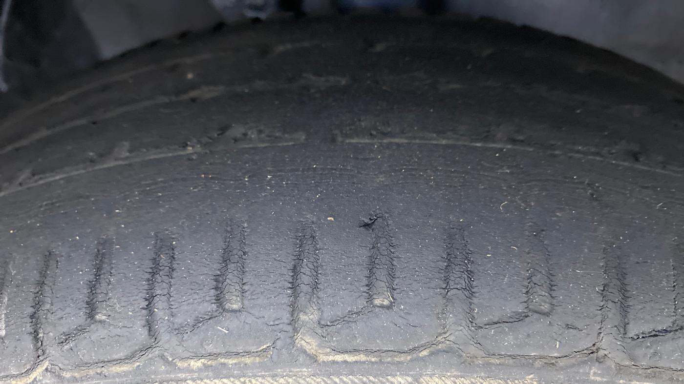 2015 Maruti Wagon R 1.0 VXI, Petrol, Manual, 22,011 km, Right Front Tyre Tread