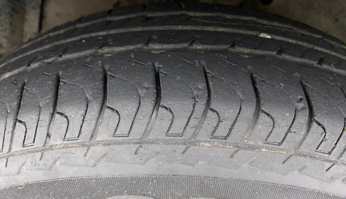 2017 Maruti Swift Dzire VXI OPT, Petrol, Manual, 38,644 km, Left Front Tyre Tread