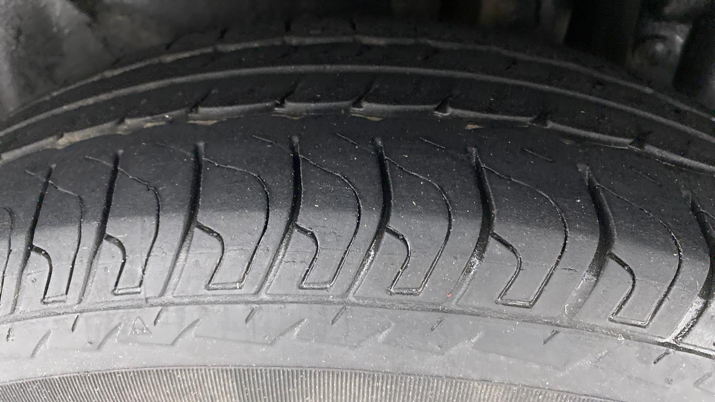 2017 Maruti Swift Dzire VXI OPT, Petrol, Manual, 38,644 km, Left Rear Tyre Tread