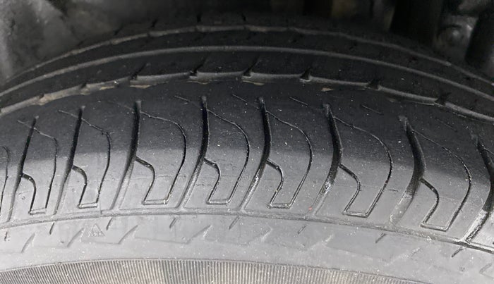 2017 Maruti Swift Dzire VXI OPT, Petrol, Manual, 38,644 km, Left Rear Tyre Tread