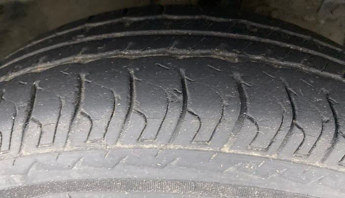 2017 Maruti Swift Dzire VXI OPT, Petrol, Manual, 38,644 km, Right Front Tyre Tread