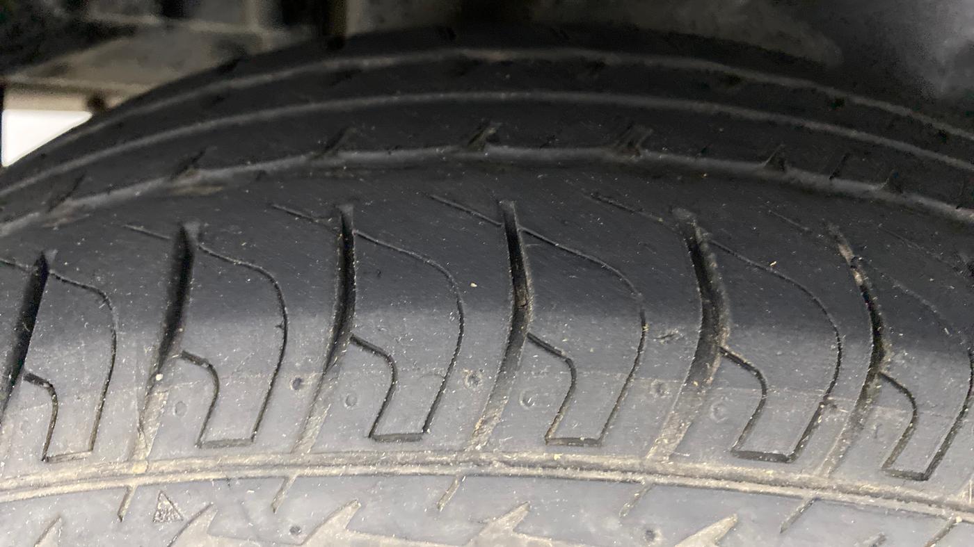 2017 Maruti Swift Dzire VXI OPT, Petrol, Manual, 38,644 km, Right Rear Tyre Tread
