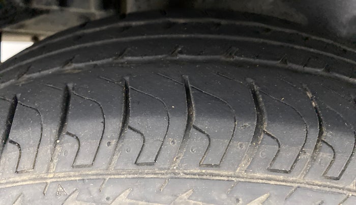 2017 Maruti Swift Dzire VXI OPT, Petrol, Manual, 38,644 km, Right Rear Tyre Tread