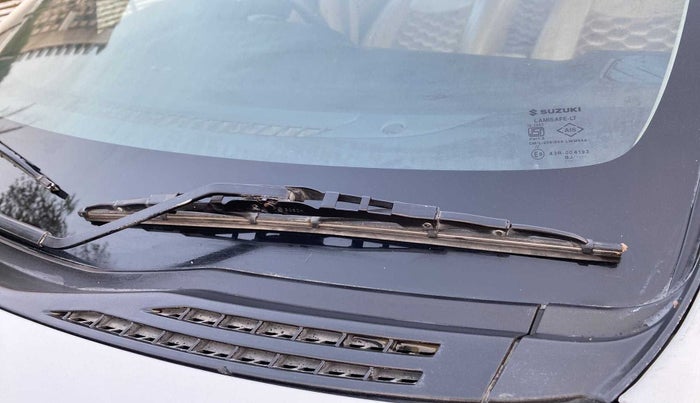 2017 Maruti Ciaz ZXI+, Petrol, Manual, 36,038 km, Front windshield - Nozzle alignment