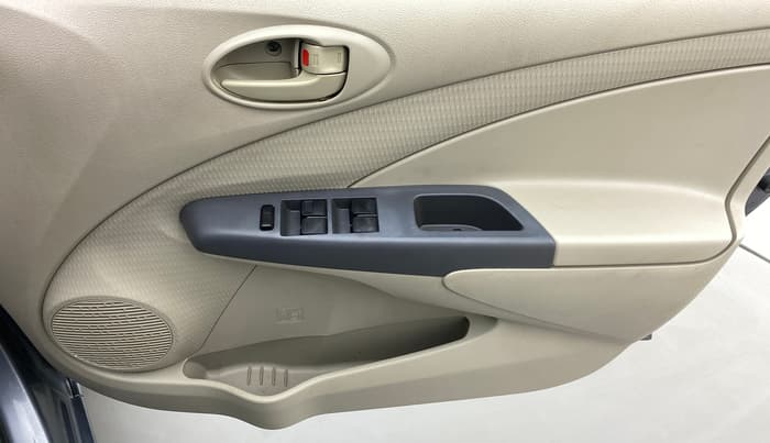2015 Toyota Etios G, Petrol, Manual, 86,484 km, Driver Side Door Panels Control