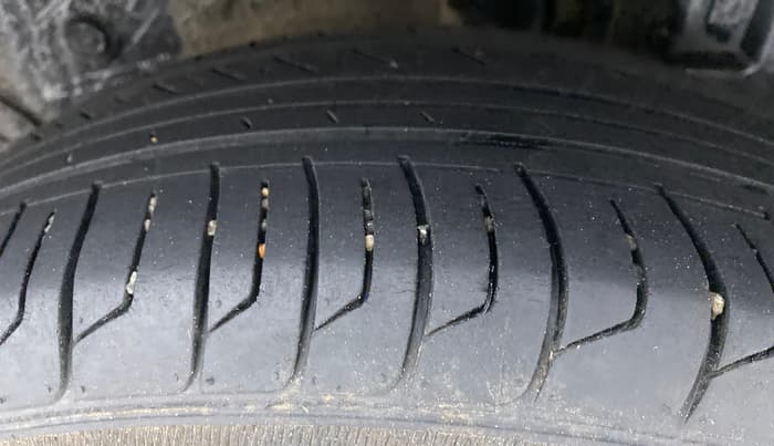 2015 Toyota Etios G, Petrol, Manual, 86,484 km, Left Rear Tyre Tread