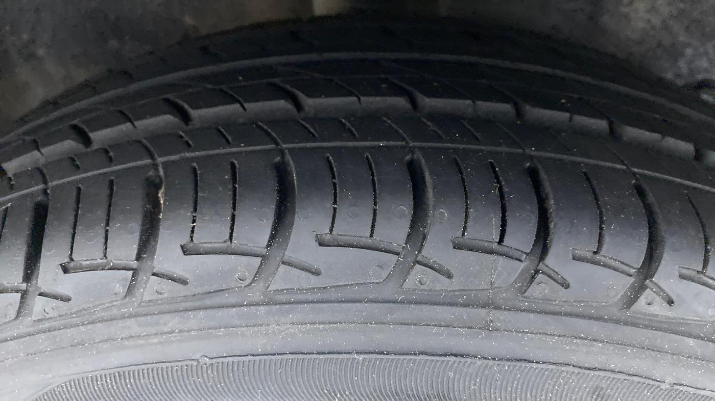 2015 Toyota Etios G, Petrol, Manual, 86,484 km, Right Rear Tyre Tread