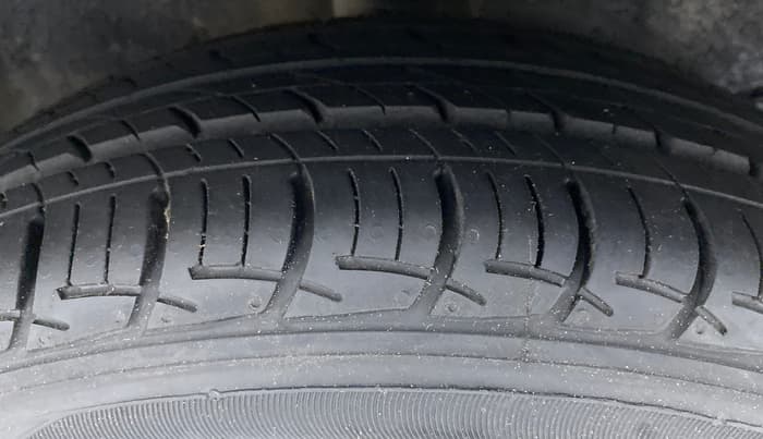 2015 Toyota Etios G, Petrol, Manual, 86,484 km, Right Rear Tyre Tread