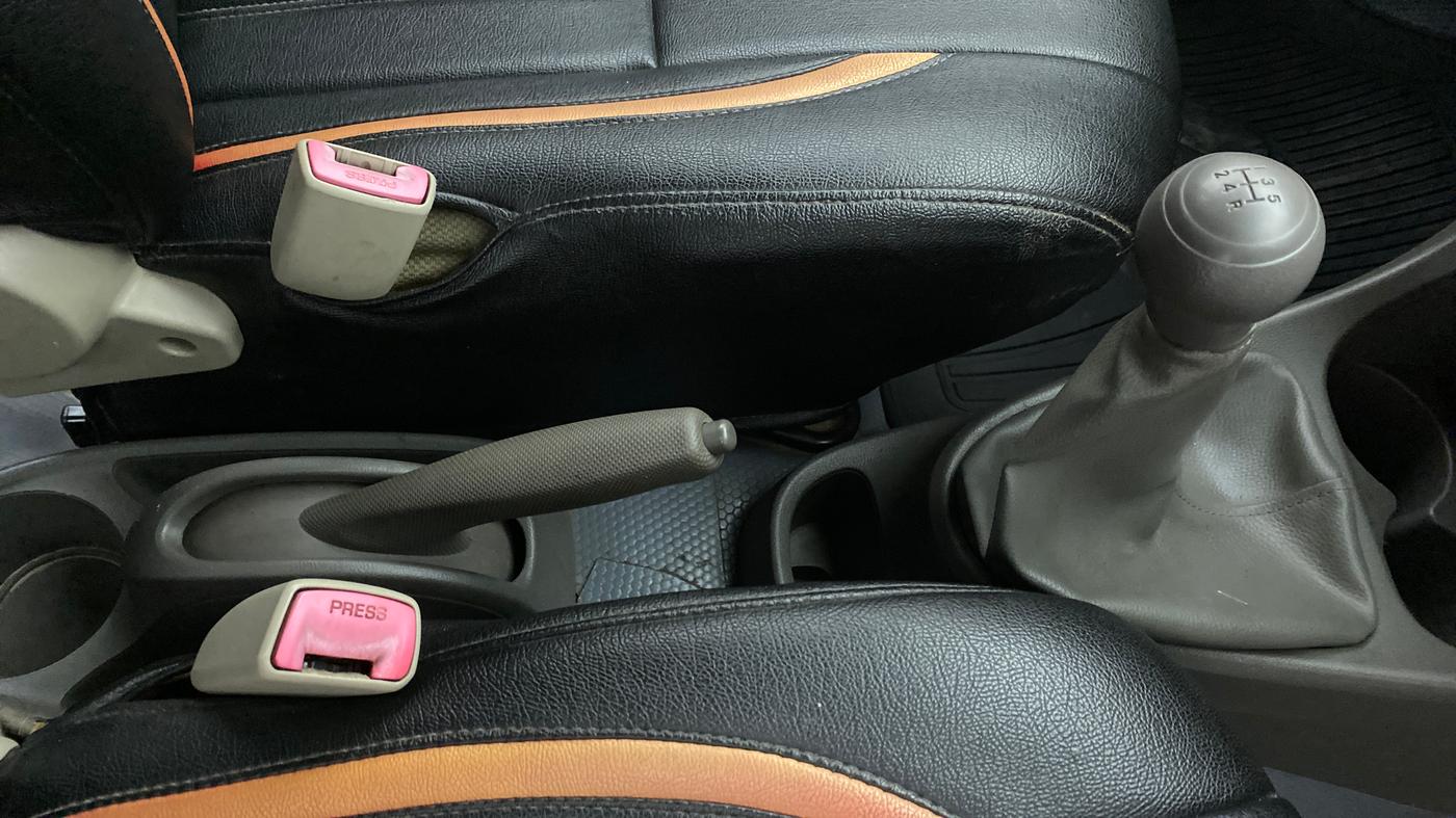 2015 Toyota Etios G, Petrol, Manual, 86,484 km, Gear Lever