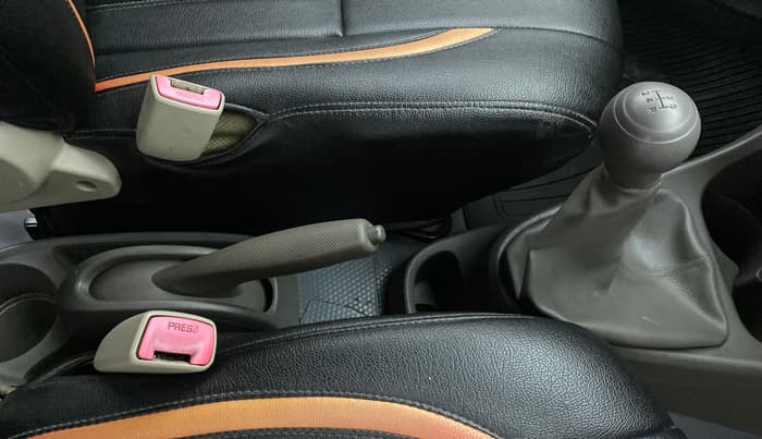2015 Toyota Etios G, Petrol, Manual, 86,484 km, Gear Lever