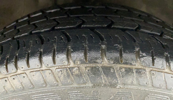 2010 Maruti Zen Estilo VXI, Petrol, Manual, 44,303 km, Right Front Tyre Tread