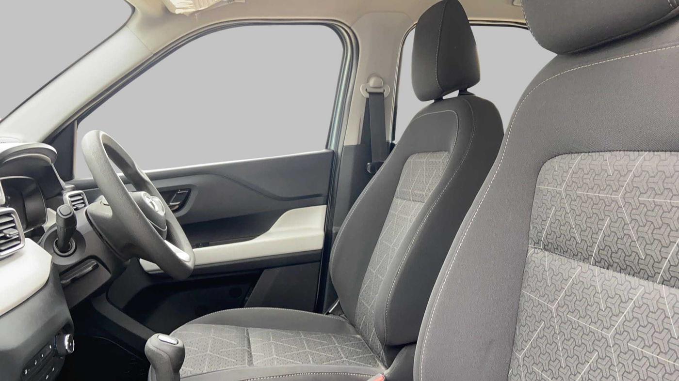 2022 Tata PUNCH ACCOMPLISHED MT, Petrol, Manual, 24,237 km, Right Side Rear Door Cabin
