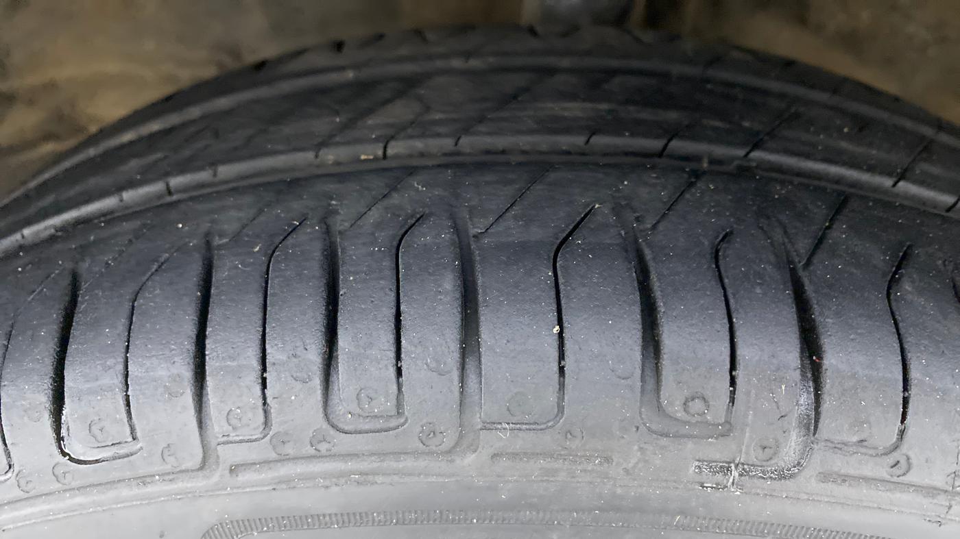 2018 Maruti Wagon R 1.0 VXI PLUS, Petrol, Manual, 32,105 km, Left Front Tyre Tread
