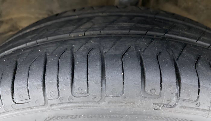 2018 Maruti Wagon R 1.0 VXI PLUS, Petrol, Manual, 32,105 km, Left Front Tyre Tread