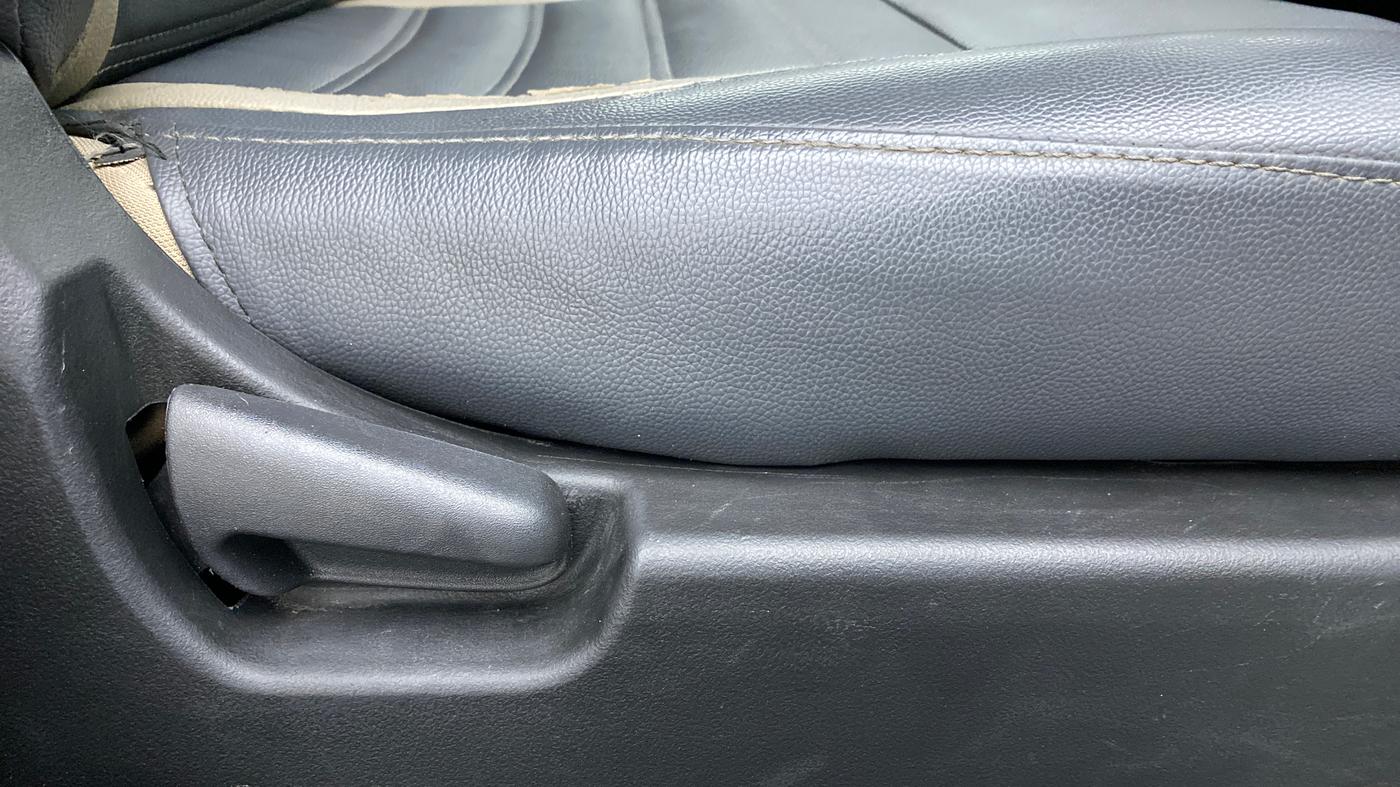 2018 Maruti Wagon R 1.0 VXI PLUS, Petrol, Manual, 32,105 km, Driver Side Adjustment Panel