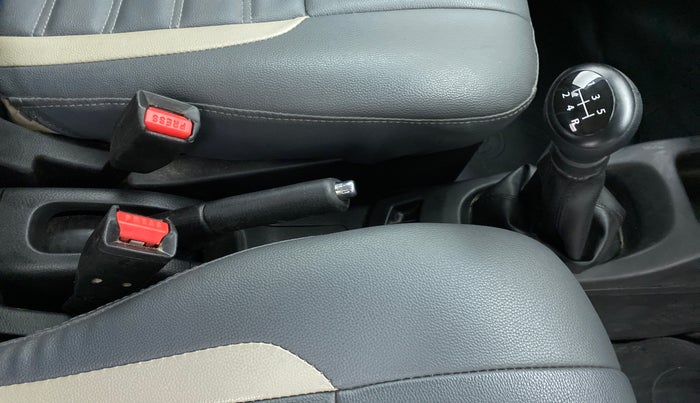 2018 Maruti Wagon R 1.0 VXI PLUS, Petrol, Manual, 32,105 km, Gear Lever