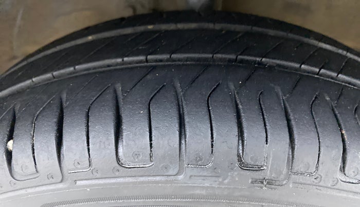 2018 Maruti Wagon R 1.0 VXI PLUS, Petrol, Manual, 32,105 km, Right Front Tyre Tread