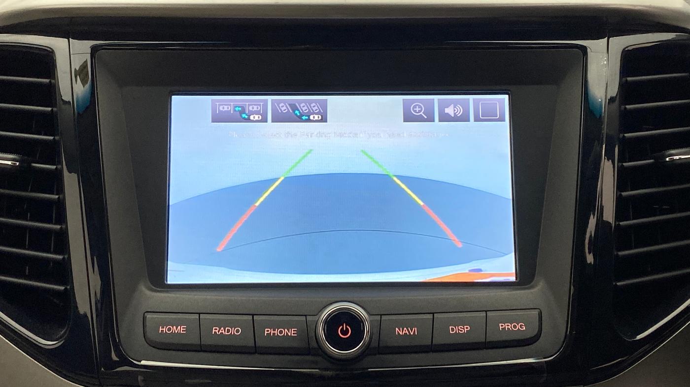 2020 Mahindra XUV300 W8 (O) DIESEL  AT, Diesel, Automatic, 27,041 km, Parking Camera