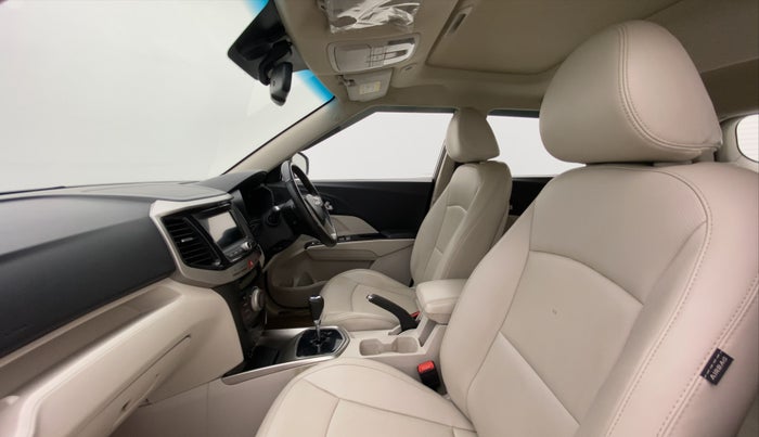 2020 Mahindra XUV300 W8 (O) DIESEL  AT, Diesel, Automatic, 27,041 km, Right Side Front Door Cabin