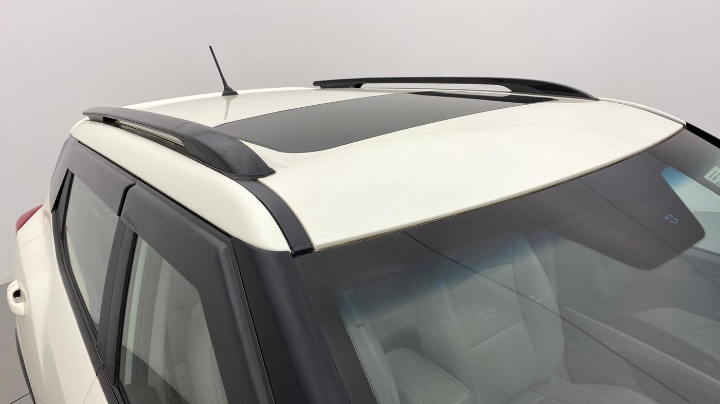 2020 Mahindra XUV300 W8 (O) DIESEL  AT, Diesel, Automatic, 27,041 km, Roof