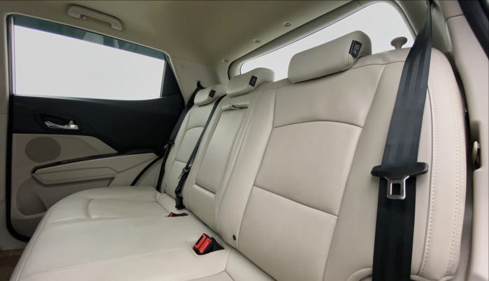 2020 Mahindra XUV300 W8 (O) DIESEL  AT, Diesel, Automatic, 27,041 km, Right Side Rear Door Cabin
