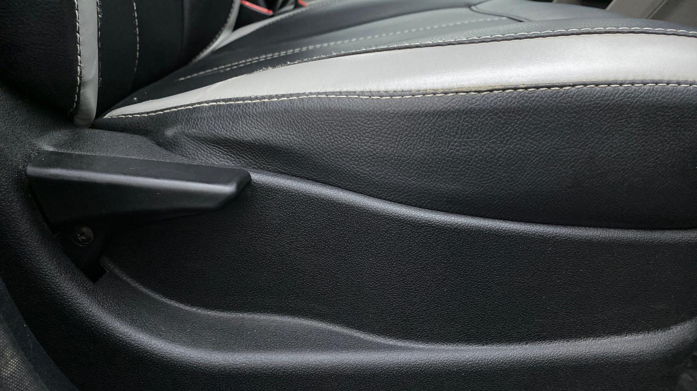 2018 Tata Tiago XE 1.2 REVOTRON, Petrol, Manual, 75,379 km, Driver Side Adjustment Panel