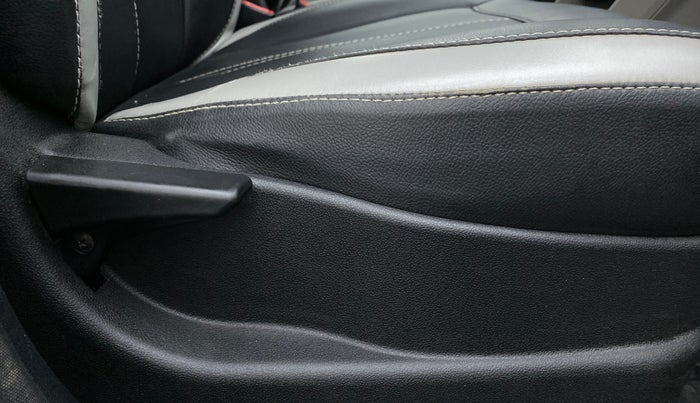 2018 Tata Tiago XE 1.2 REVOTRON, Petrol, Manual, 75,379 km, Driver Side Adjustment Panel