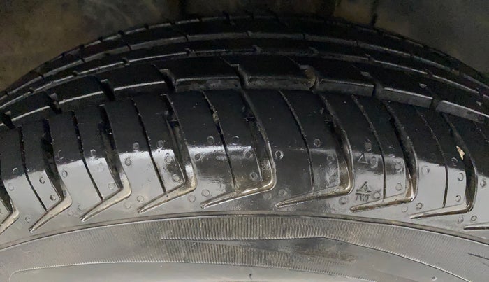 2017 Renault Kwid RXT 1.0, Petrol, Manual, 30,178 km, Right Front Tyre Tread