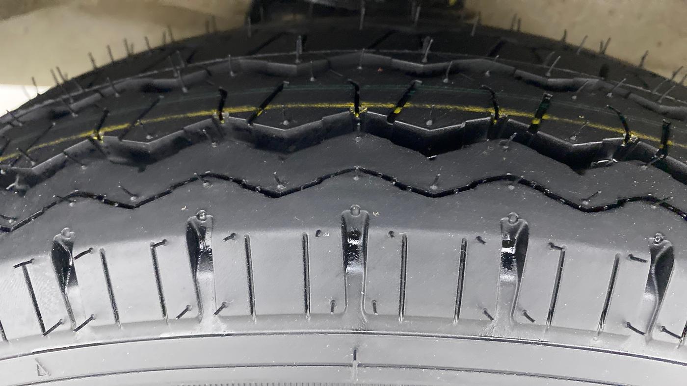 2020 Maruti Eeco 5 STR WITH A/C+HTR, Petrol, Manual, 44,431 km, Left Front Tyre Tread