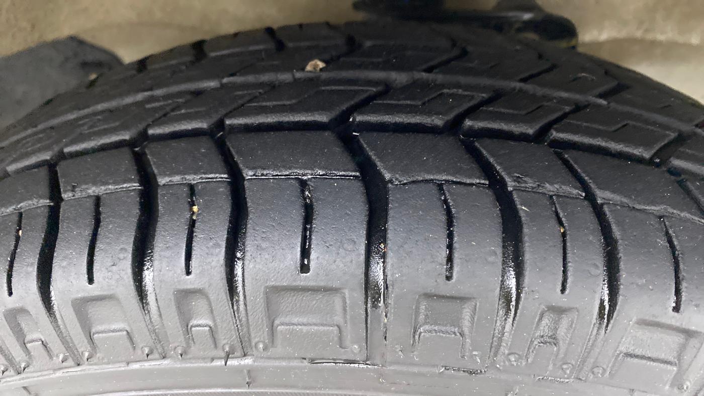 2020 Maruti Eeco 5 STR WITH A/C+HTR, Petrol, Manual, 44,431 km, Right Front Tyre Tread
