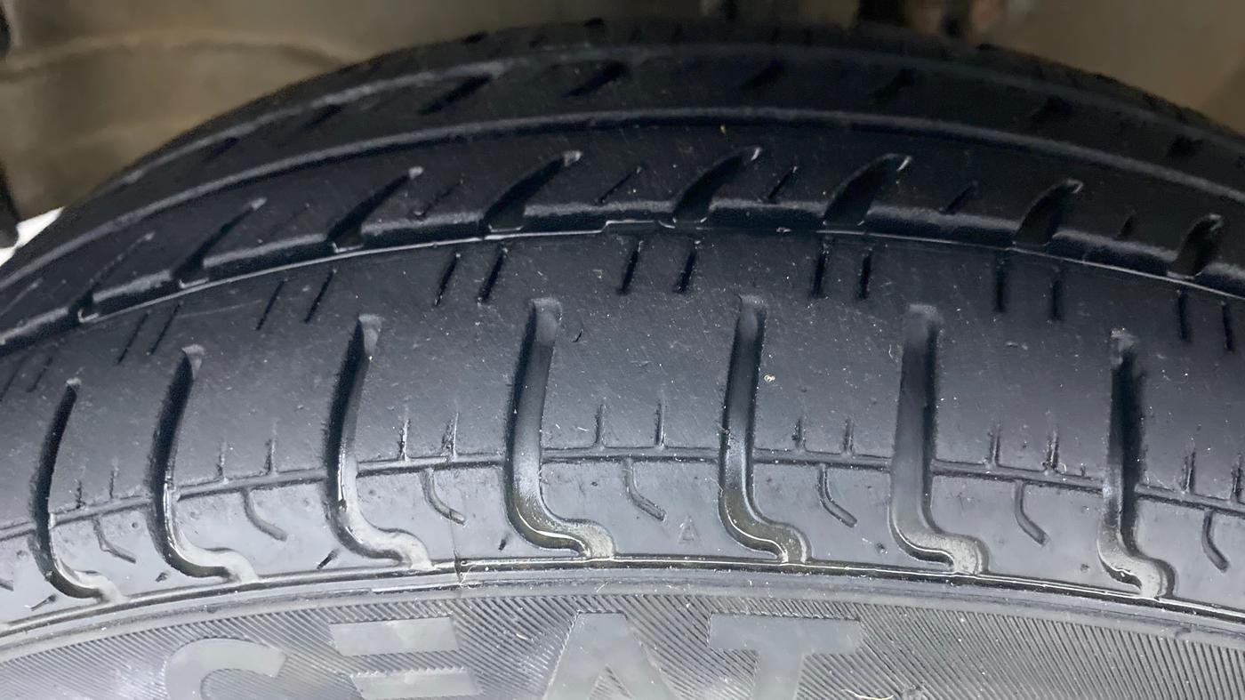 2017 Maruti Wagon R 1.0 VXI, Petrol, Manual, 27,591 km, Left Front Tyre Tread