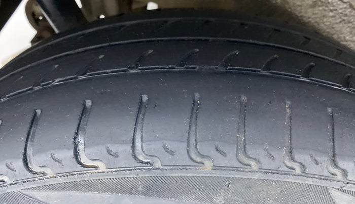 2017 Maruti Wagon R 1.0 VXI, Petrol, Manual, 27,591 km, Right Rear Tyre Tread