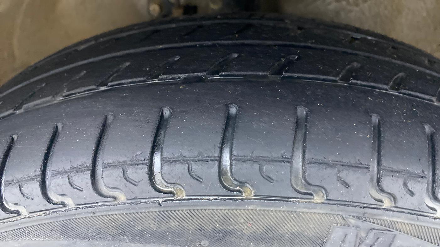 2017 Maruti Wagon R 1.0 VXI, Petrol, Manual, 27,591 km, Right Front Tyre Tread