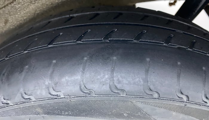 2017 Maruti Wagon R 1.0 VXI, Petrol, Manual, 27,591 km, Left Rear Tyre Tread