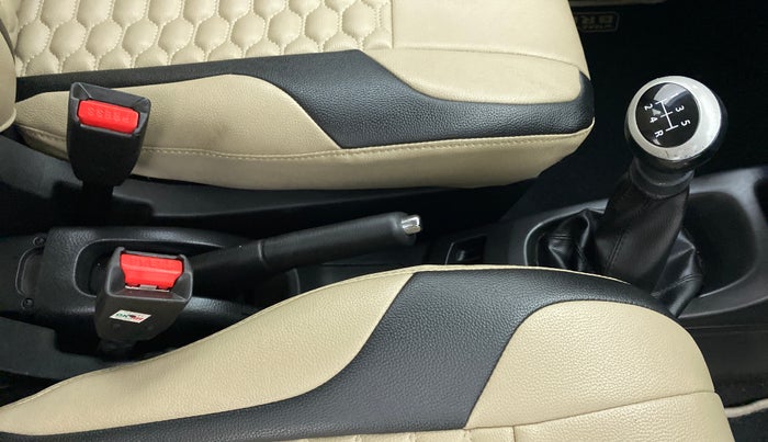 2017 Maruti Wagon R 1.0 VXI, Petrol, Manual, 27,591 km, Gear Lever