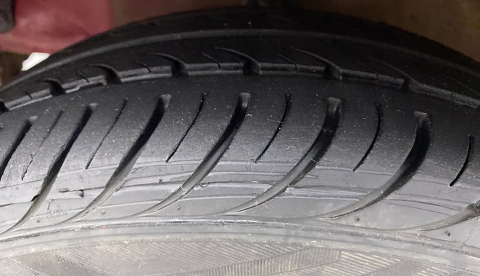 2017 Hyundai Eon ERA PLUS, Petrol, Manual, 44,227 km, Left Front Tyre Tread